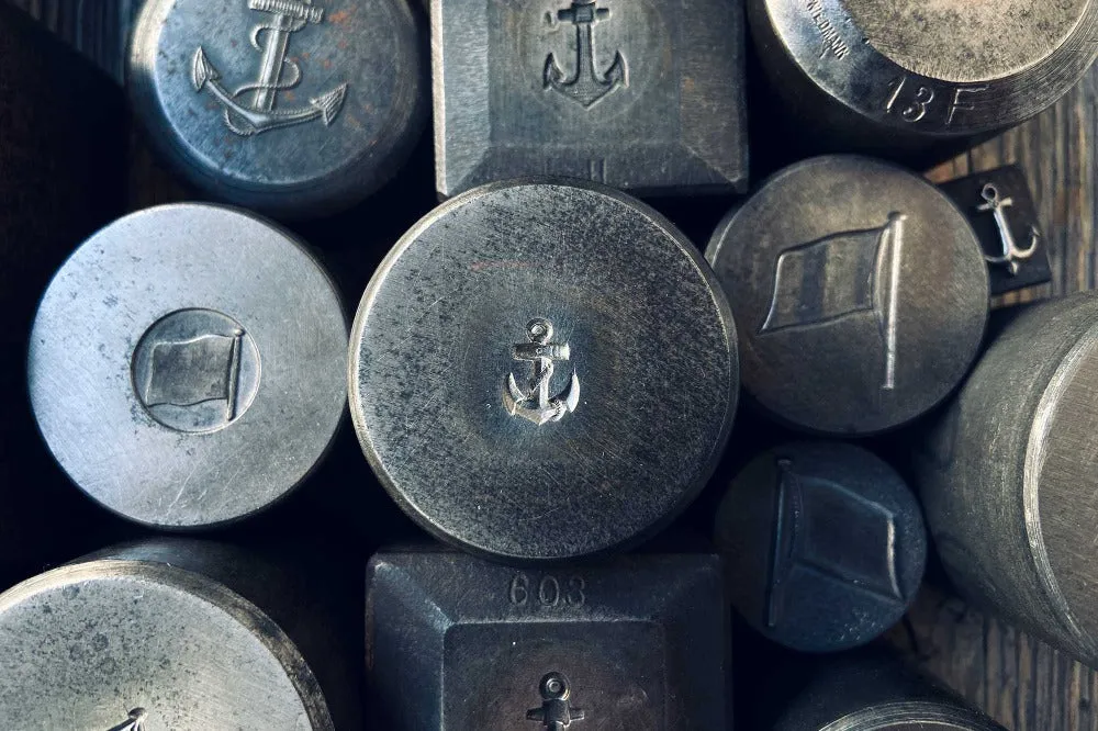 #037 - Signet Ring Anchor