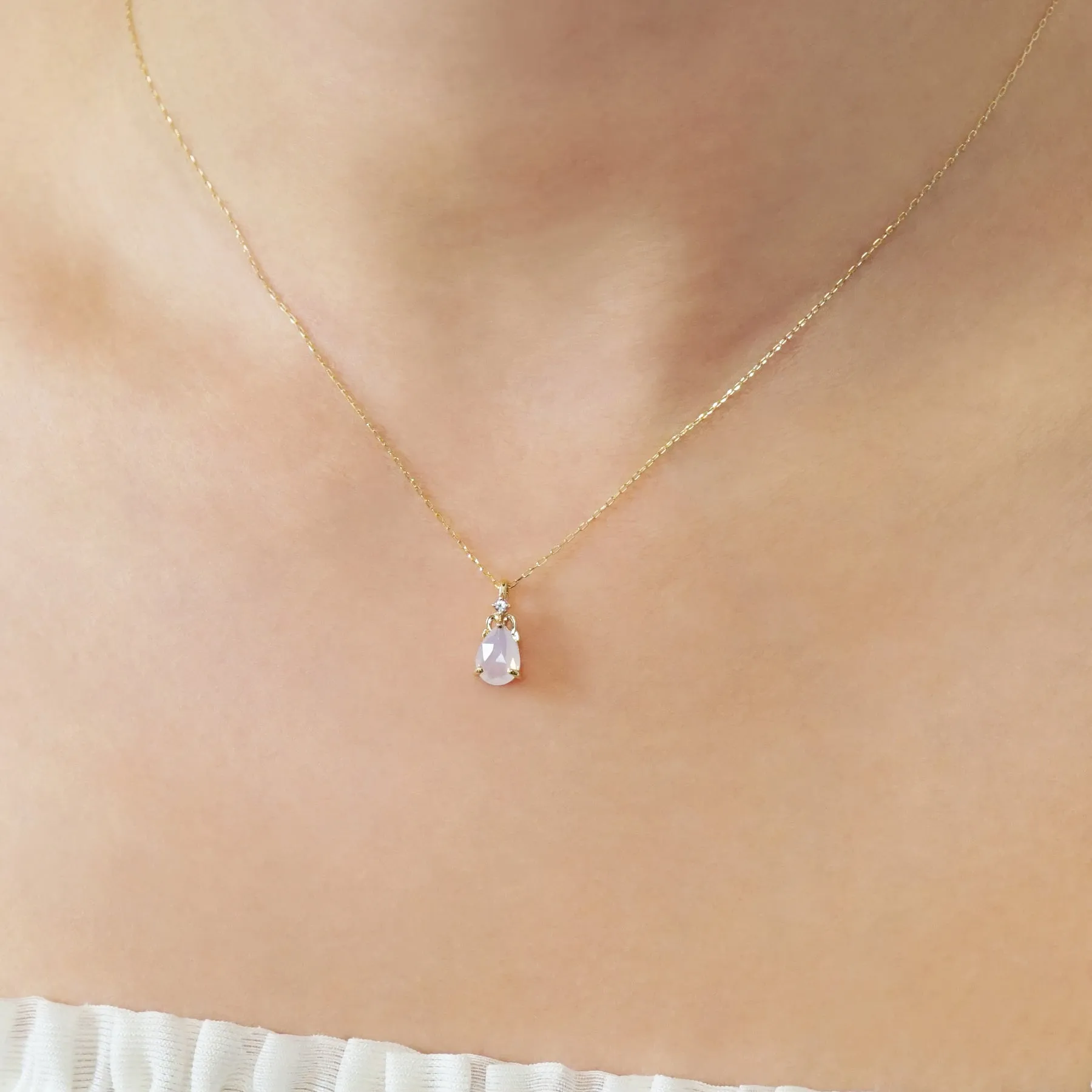 10K Moonlight Amethyst Lupine Necklace (Yellow Gold)