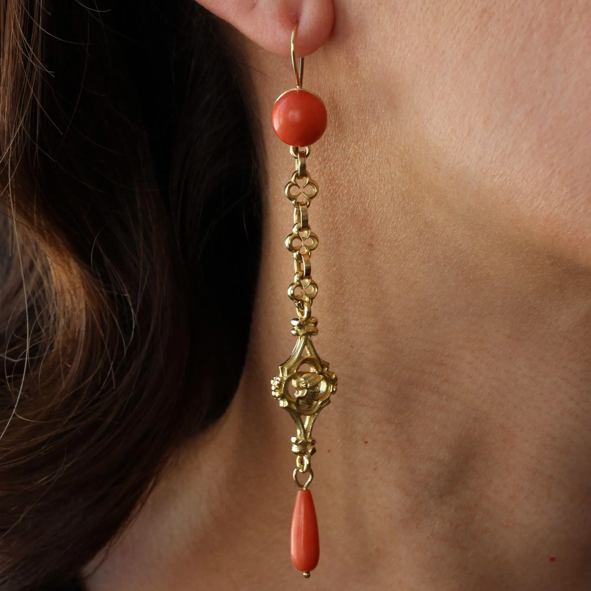 19th Century Coral 18 Karat Yellow Gold Dangle Earrings