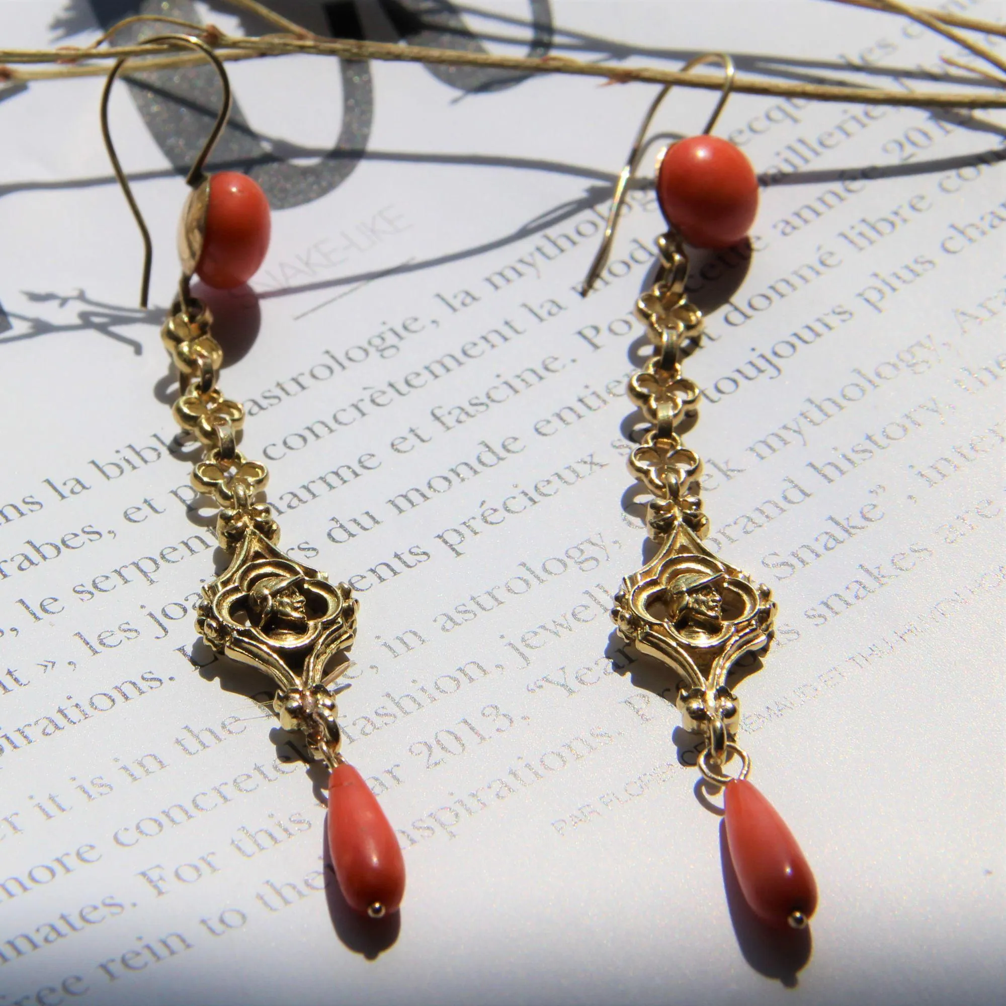 19th Century Coral 18 Karat Yellow Gold Dangle Earrings