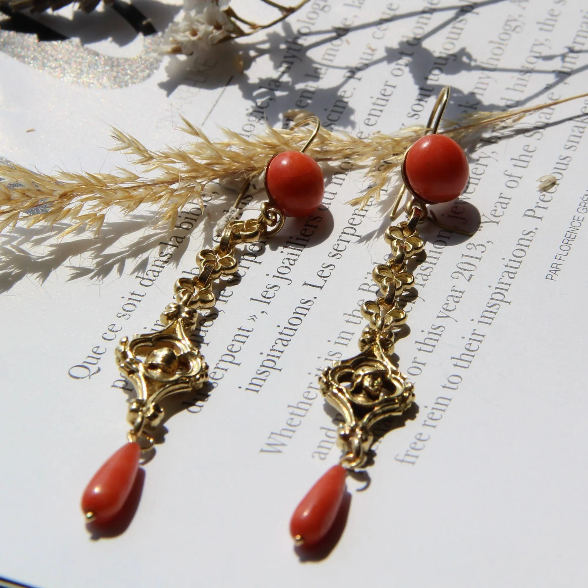 19th Century Coral 18 Karat Yellow Gold Dangle Earrings