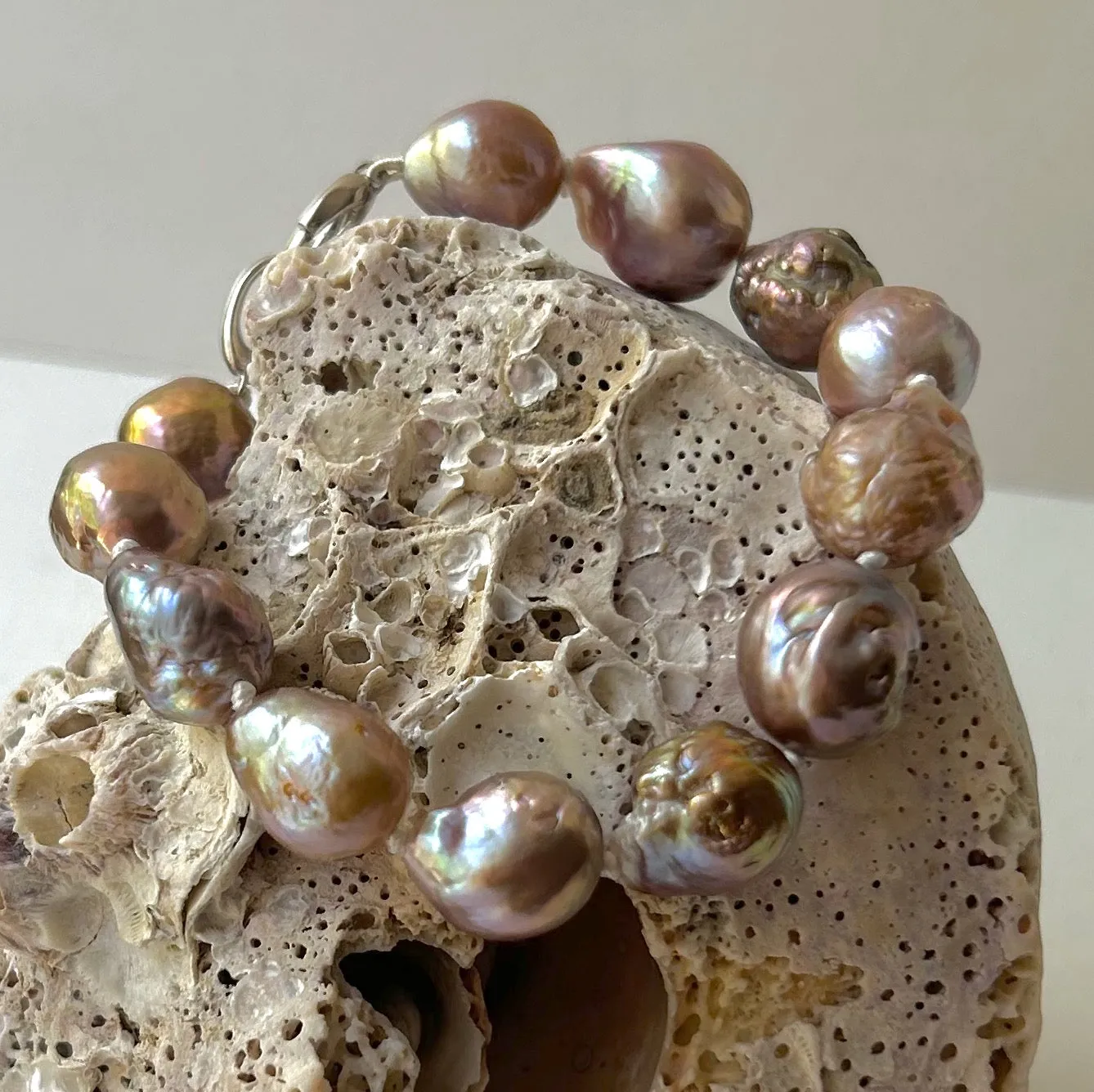 DEEP MAUVE AND TURQUOISE SPRING JAPAN KASUMI BAROQUE BRACELET WITH LARGE PEARLS