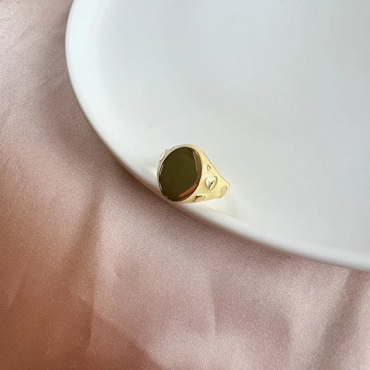 Engravable Side Hearts Oval Signet Ring