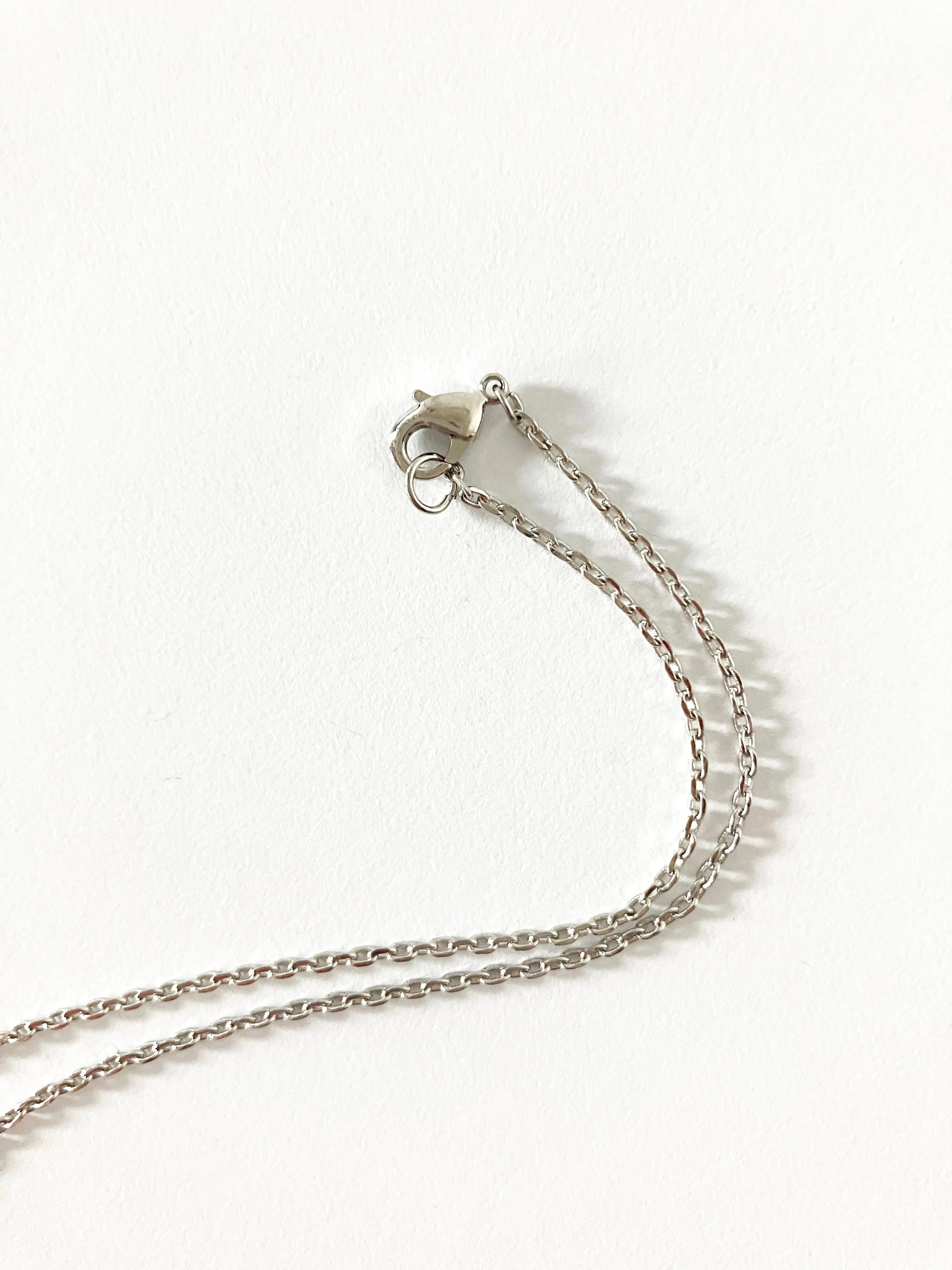 Large Gray Mother of Pearl Quatrefoil Motif Pendant in Silver