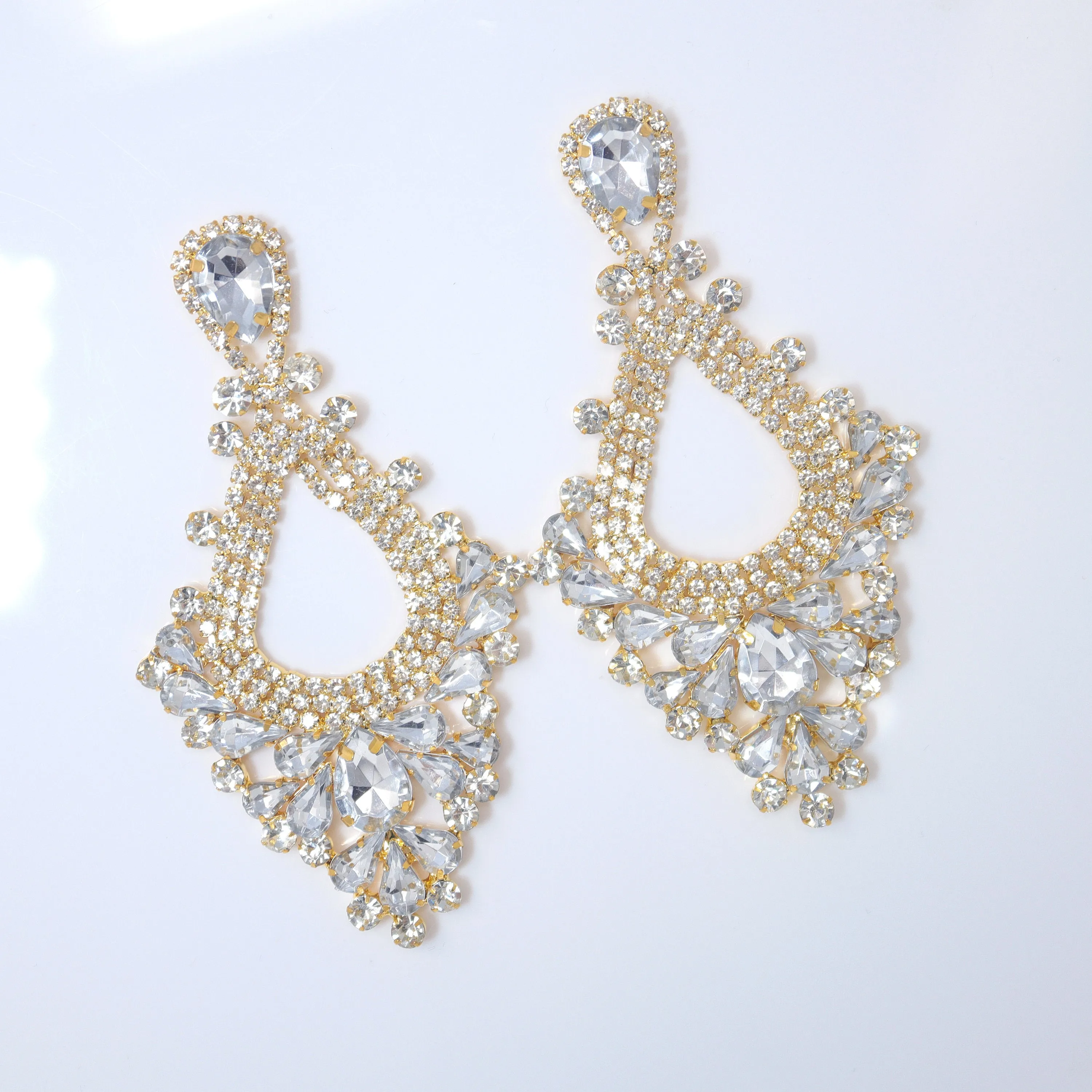 Majestic Chandelier Splendor: Statement Earrings with Swarovski Crystals, Diamond Earrings, Long Bridal Jewelry, Crystal Bridal Earrings