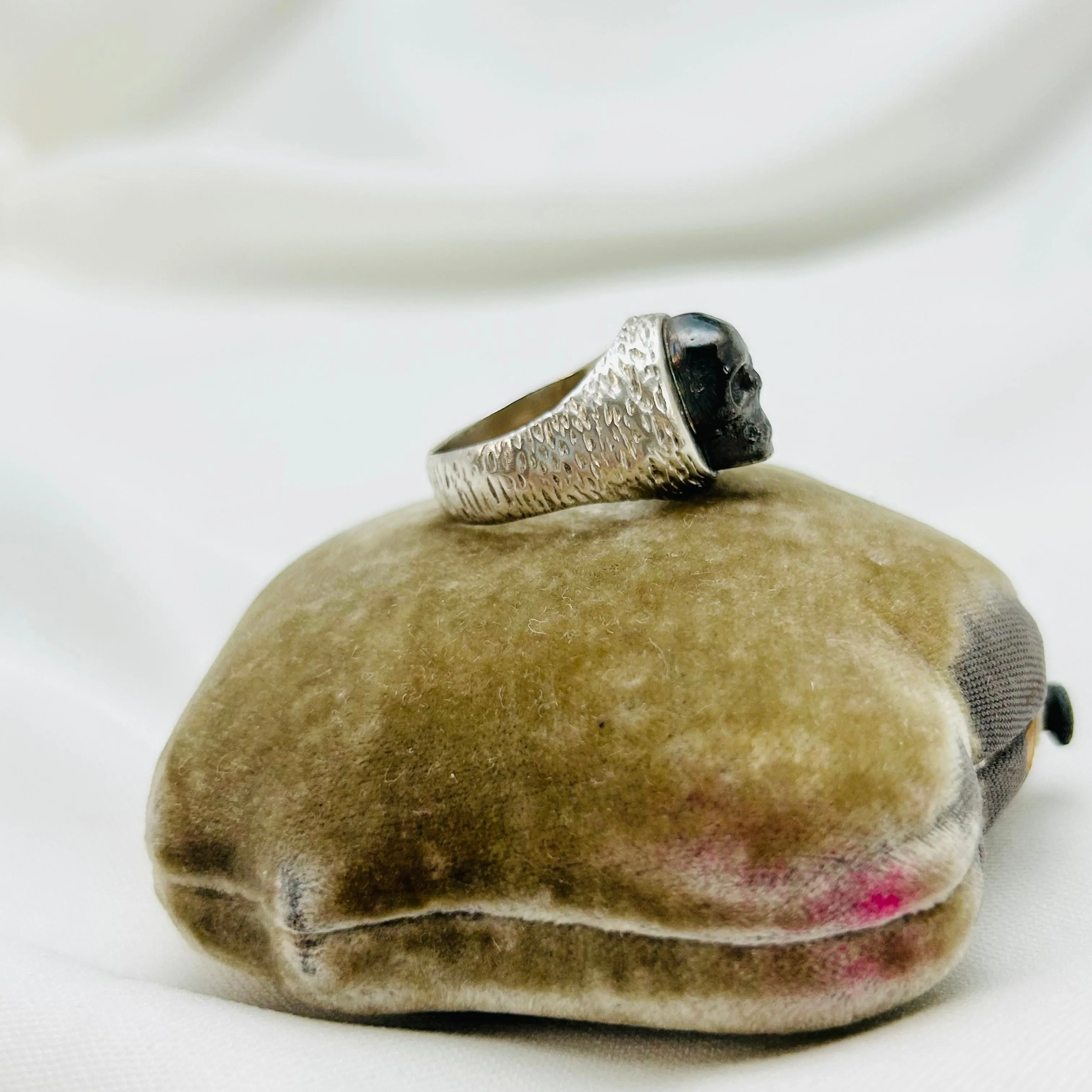 Memento Mori | Chunky Silver Skull Ring
