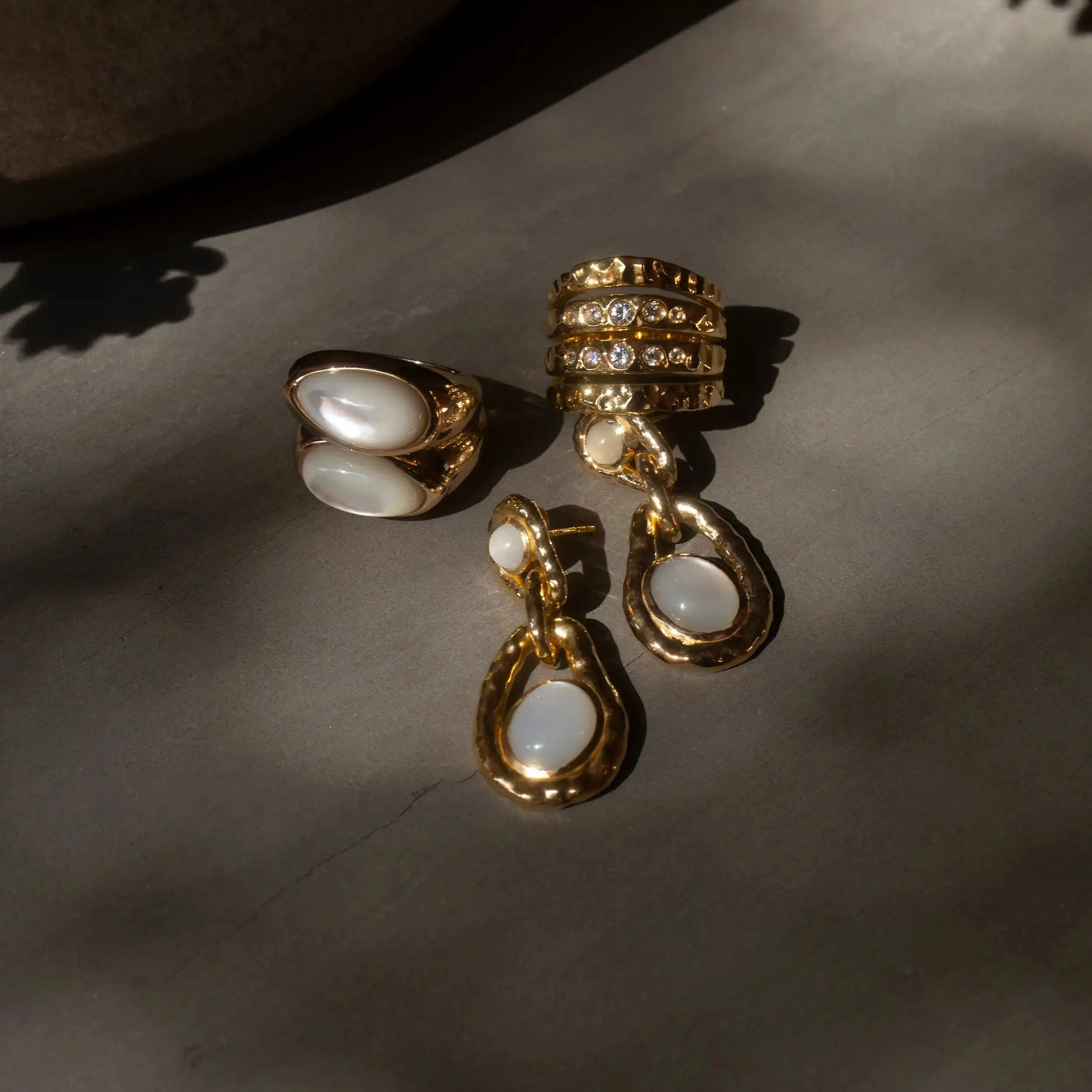 Mother of Pearl Signet Ring