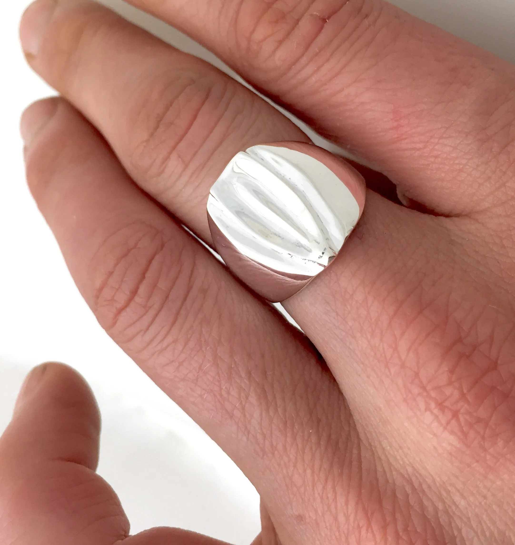 Rowing Tulip Blade Signet Style Ring