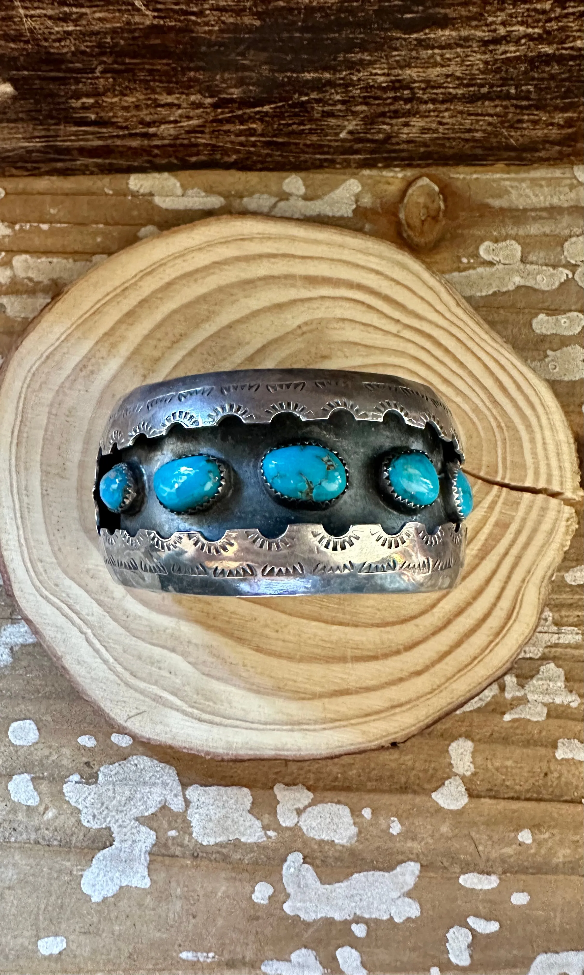 SHADOW BOX MINES Vintage Navajo Turquoise Nuggets Cuff 64g